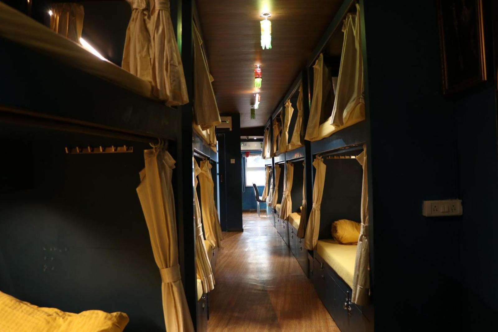 Sinhassan Dormitory Hostel Juhu Mumbai Luaran gambar