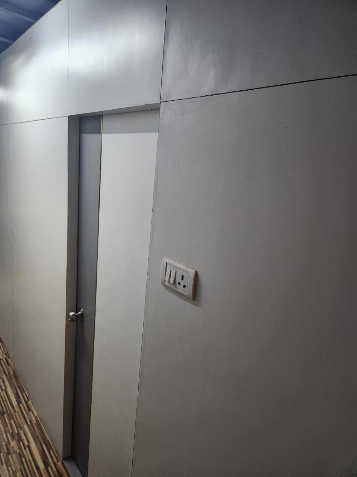 Sinhassan Dormitory Hostel Juhu Mumbai Luaran gambar