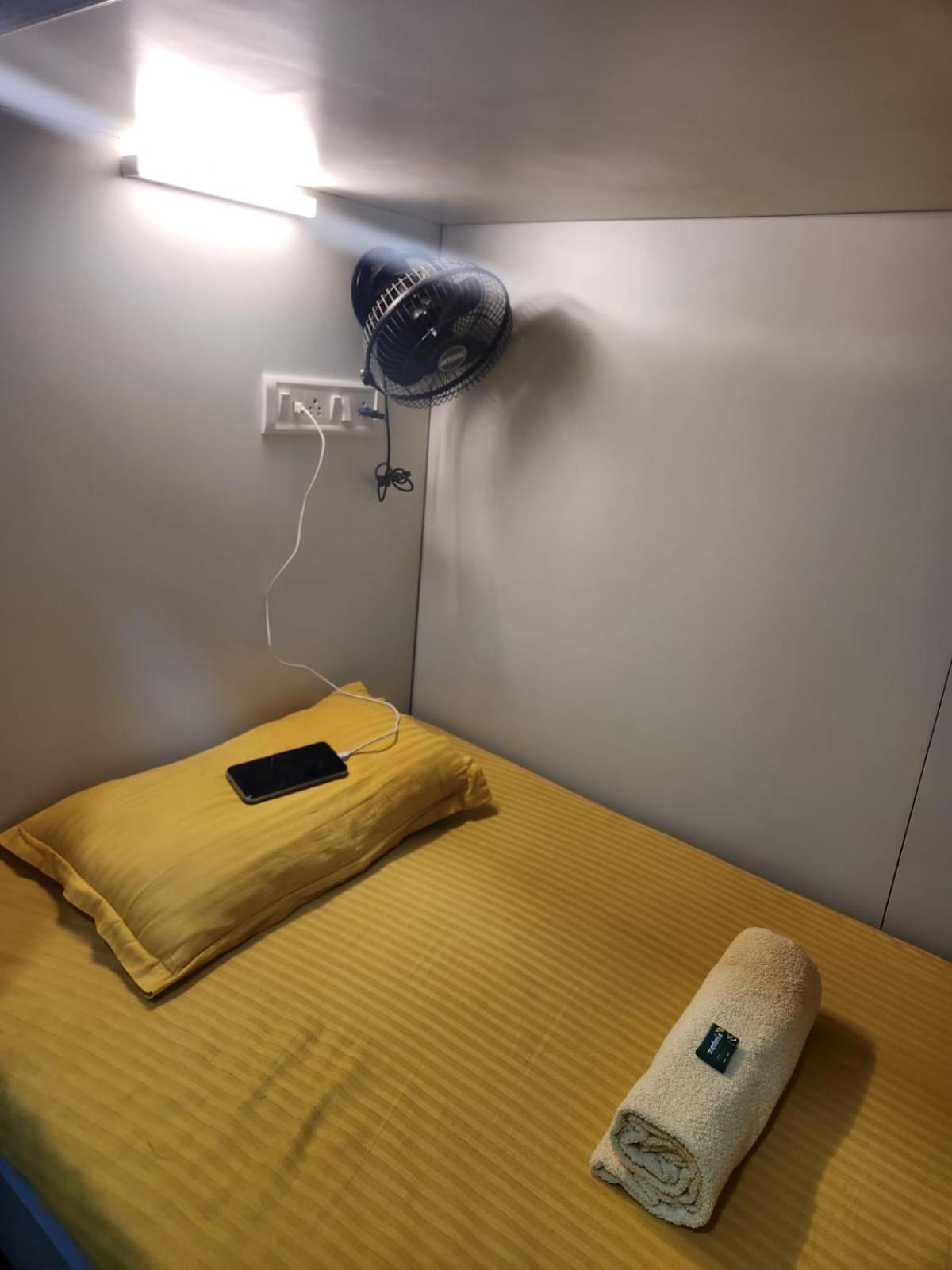 Sinhassan Dormitory Hostel Juhu Mumbai Luaran gambar