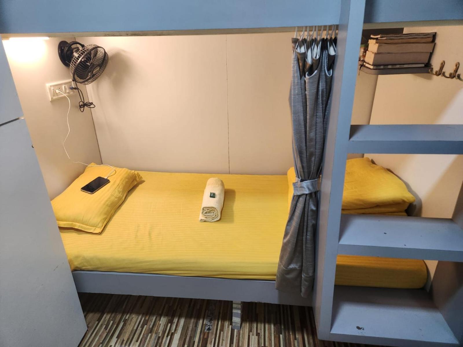 Sinhassan Dormitory Hostel Juhu Mumbai Luaran gambar