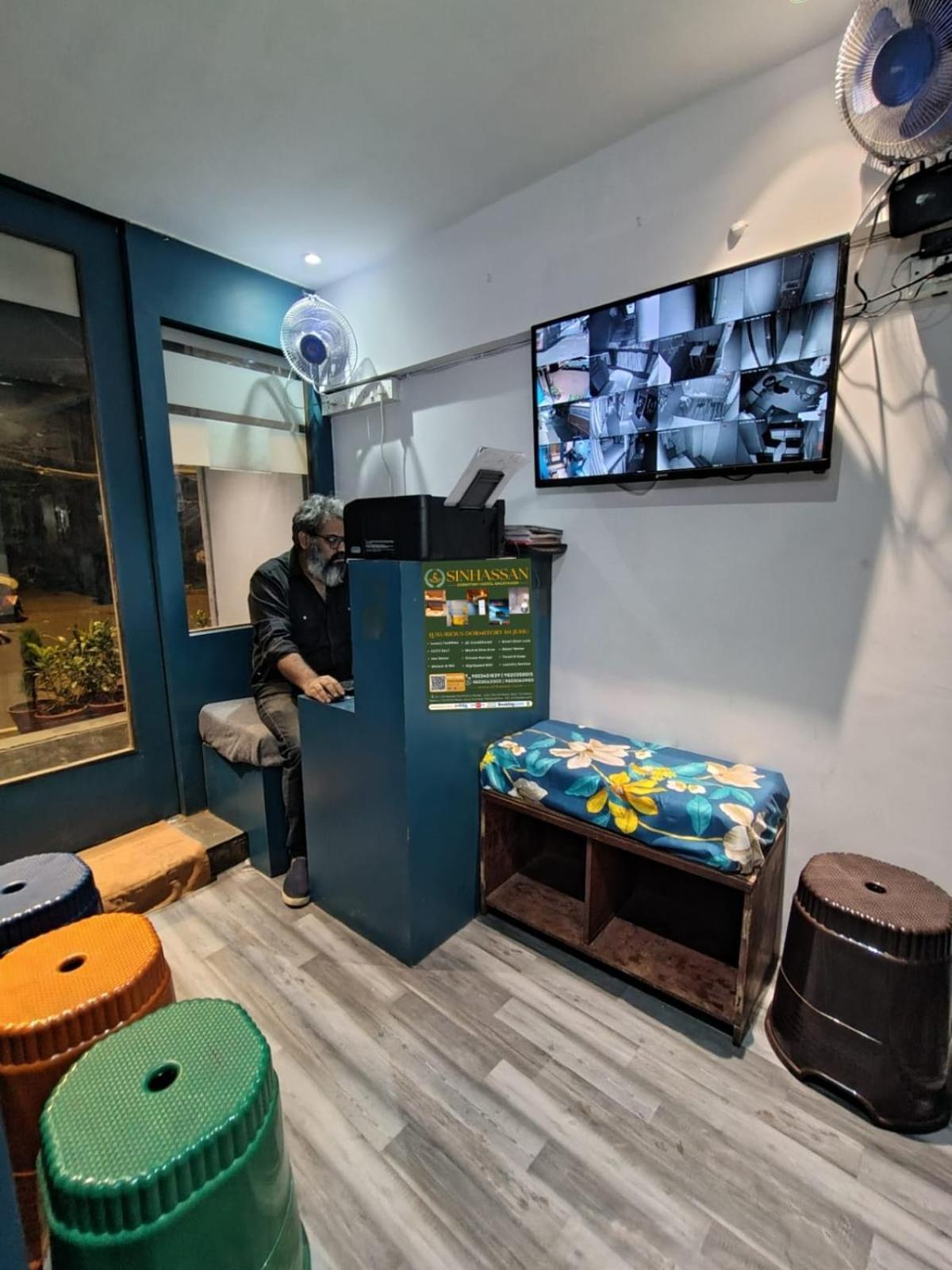 Sinhassan Dormitory Hostel Juhu Mumbai Luaran gambar